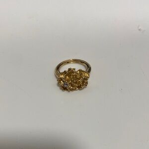 Elegant Gold Floral Ring
